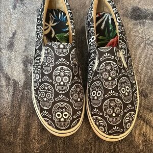 Skull Print Kids Slip-On Shoes - Black and White